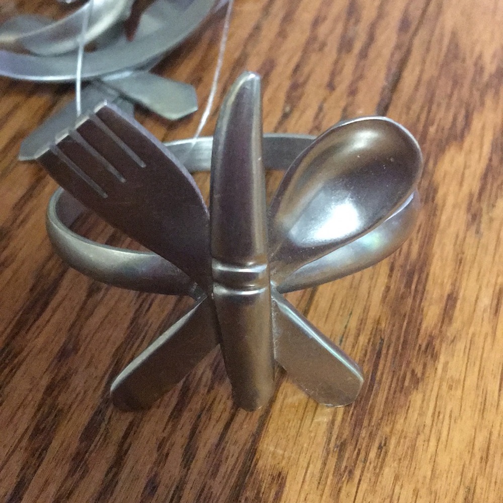 Set of 4 napkin rings fork, knife & spoon